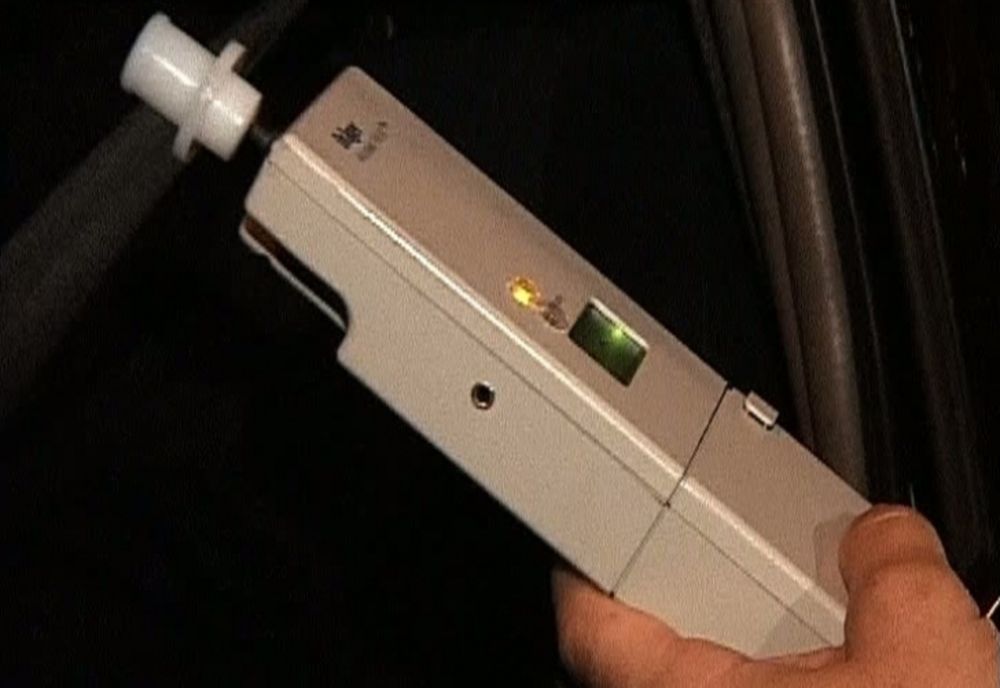 Doi șoferi prinși beți la volan