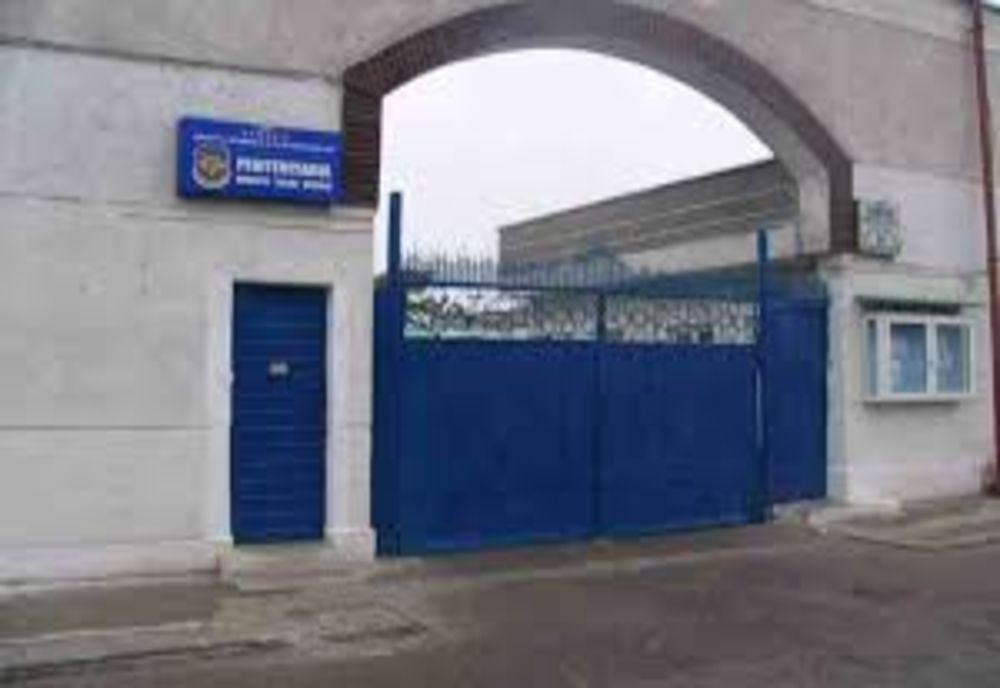 Patru bărbați condamnați pentru trafic de migranți au fost încarcerați în Penitenciarul din Turnu Severin 