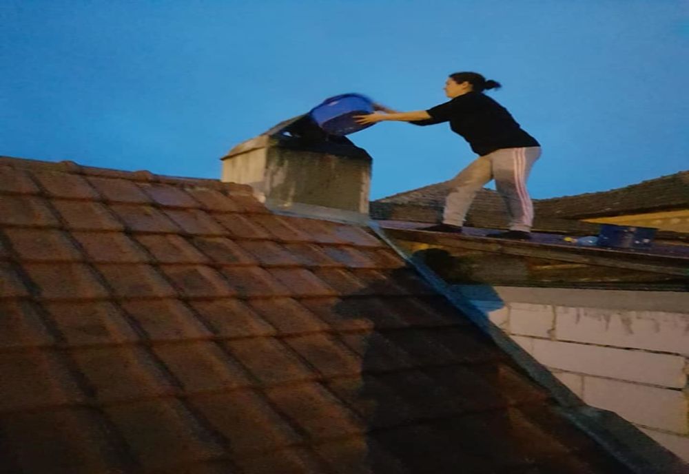 Intervenție curajoasă. Plt. maj. Daniela Sîrbu a stins incendiul la casa vecinilor săi