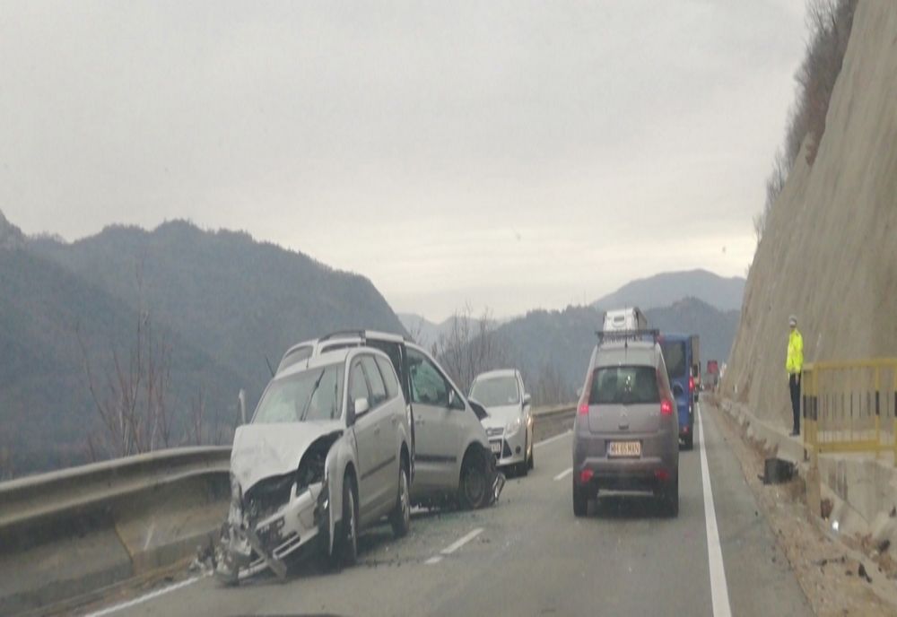 Accident pe DN 6 în Mehedinți, cu trei autoturisme implicate