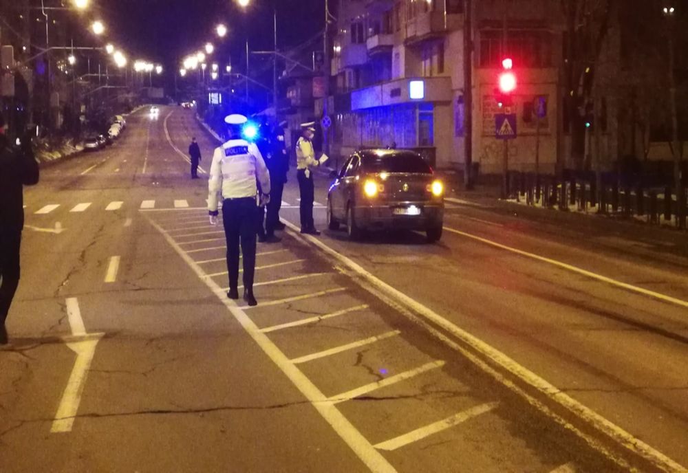 Polițiștii au aplicat peste 50 de sancțiuni contravenționale pentru cei care nu respectă măsurile impuse de Ordonanțele Militare