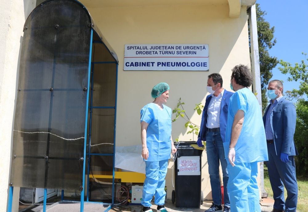 Tuneluri de decontaminare la secțiile infecțioase și pneumologie