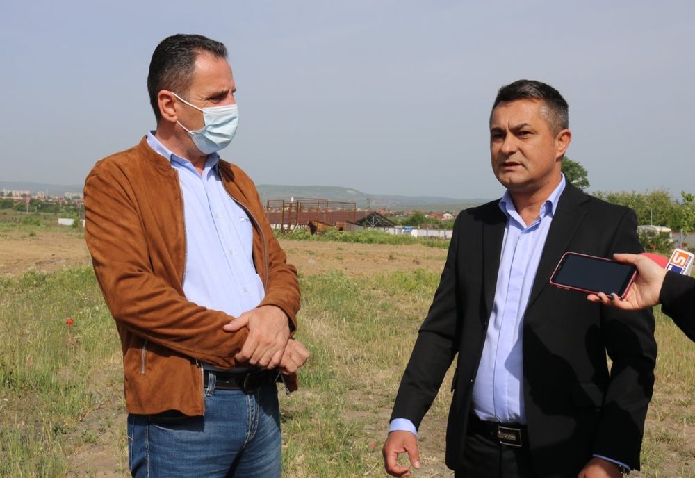 Primăria Șimian a dat teren pentru casă la 23 de tineri