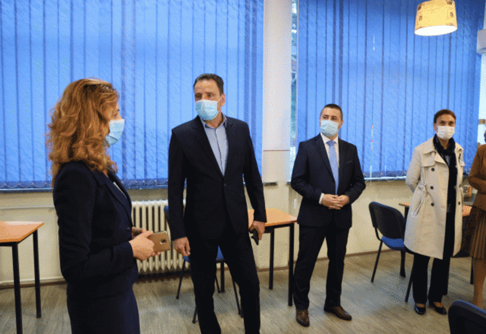 Prefectul de Mehedinți a verificat unitățile școlare unde vor începe pregătirile pentru examenele naționale 