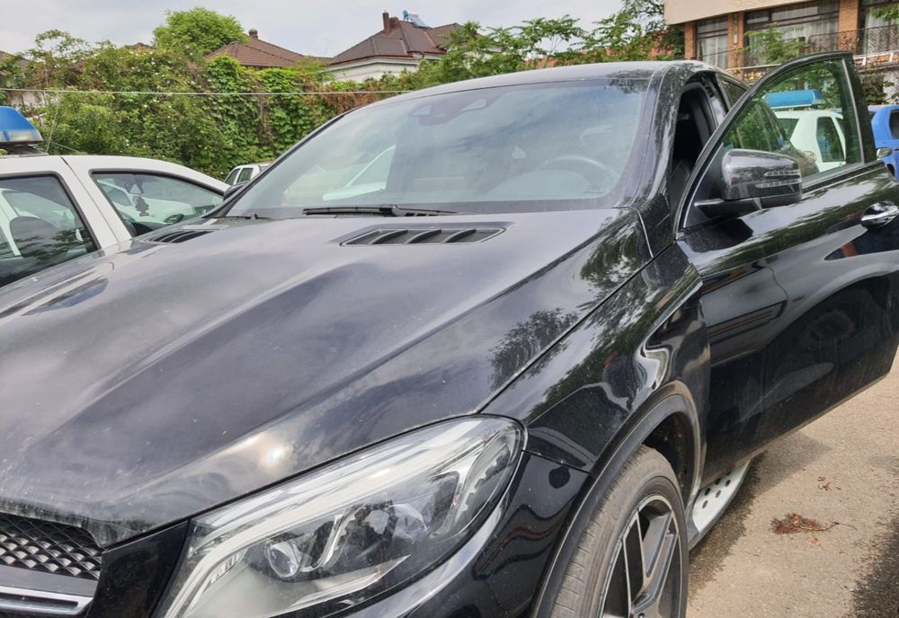 Autoturism de lux furat din Italia, confiscat de la o femeie din Mehedinți