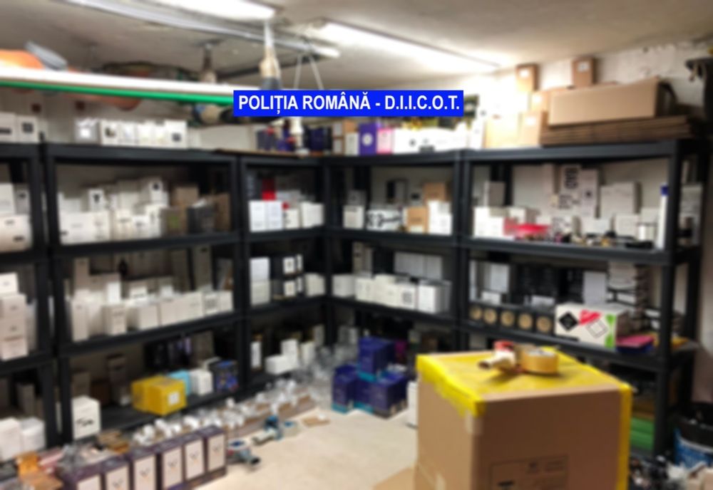 Peste 5.500 de parfumuri contrafăcute, confiscate