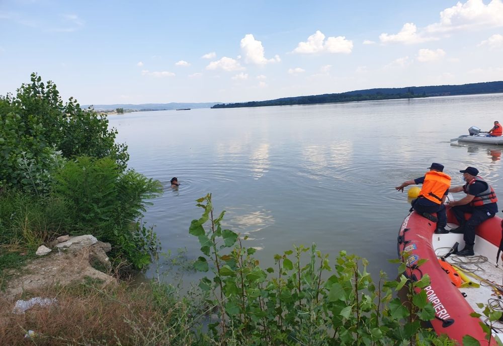 Dunărea şi-a luat tributul. Pompierii au scos din ape trupul neînsufleţit al unui adolescent înecat