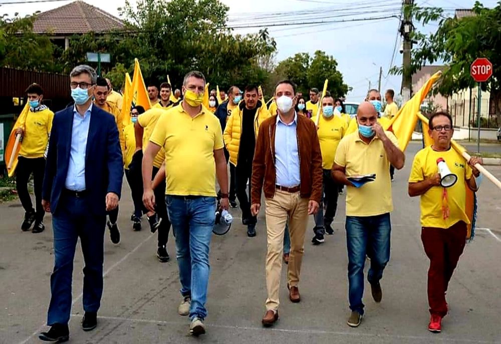 Mehedințenii le- au cerut să îi scape de sărăcie