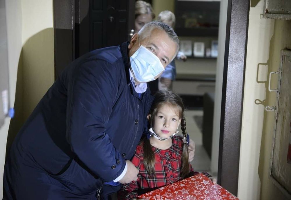 Dulciuri și cărți pentru colinde virtuale