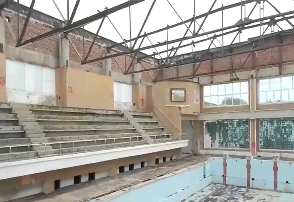 Lucrări la bazinul de înot din Severin