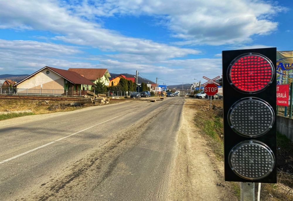 Tir dirijat de GPS într- o stăduță fără ieșire lovit de un tren
