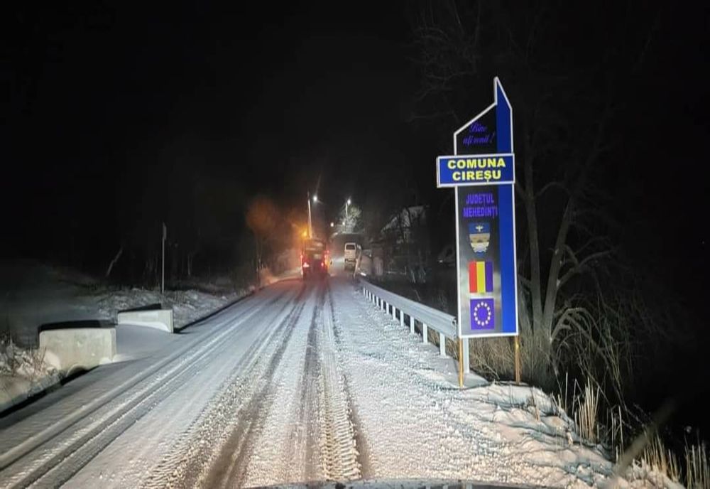 Ninsoare în Mehedinți. Deszăpezire pe timp de noapte