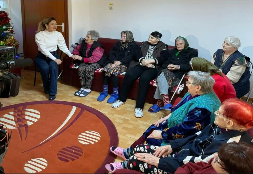 Emilia Dorobanțu a mers și a colindat pentru beneficiarii mai multor centre ale Direcției de Asistență Socială Mehedinți