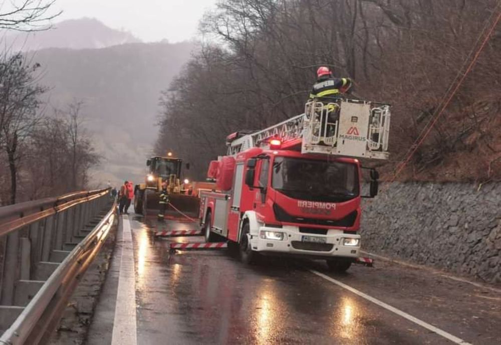 Drum prăbușit. Circulația rutieră pe DN7 între Boița și Lazaret va fi dirijată de un semafor