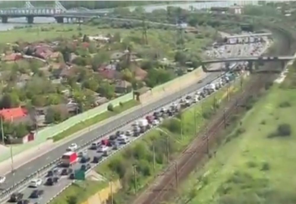 Coloană imensă de mașini la Fetești, pe A2 Autostrada Soarelui