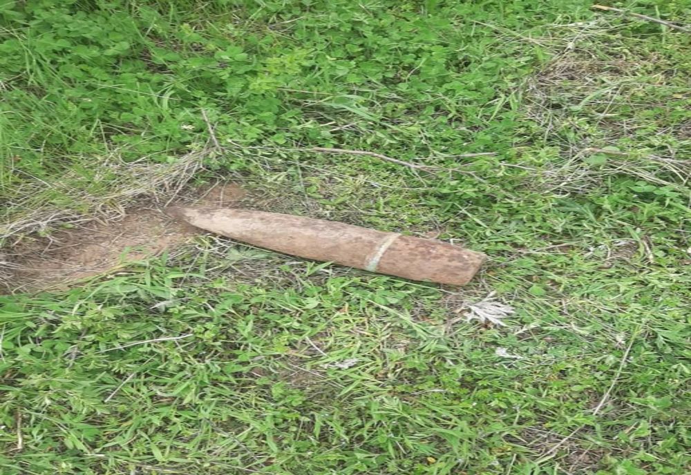 Apel către cetățeni! Element de muniţie rămas neexplodat din timpul conflictelor armate, găsit pe un câmp 