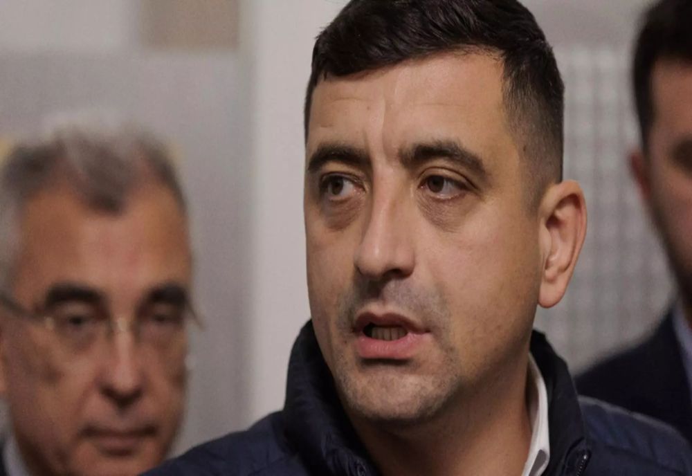 GEORGE SIMION ACUZĂ O „LOVITURĂ DE STAT” ȘI CHEAMĂ OAMENII LA PROTESTE ÎN CAPITALĂ, DUPĂ SĂLTAREA LUI CĂLIN GEORGESCU