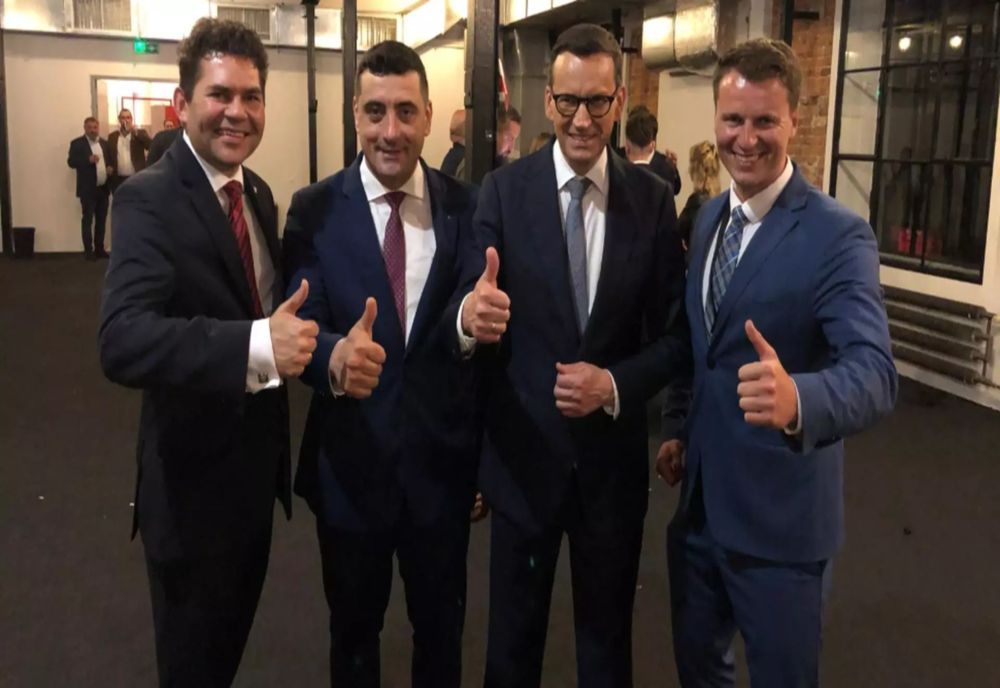 MATEUSZ MORAWIECKI, FOSTUL PREMIER AL POLONIEI, I-A MULȚUMIT LUI GEORGE SIMION PENTRU AJUTORUL SĂU LA VICTORIA NOULUI PREȘEDINTE, KAROL NAWROCKI