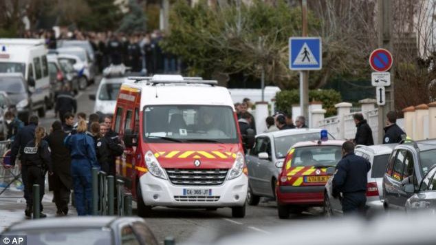 Explozie la o şcoală evreiască din Amsterdam. „Un atac ţintit”