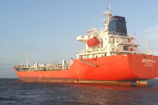 Prețul petrolului explodează după amenințarea unui blocaj prelungit în Strâmtoarea Ormuz