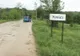 PENTRU A-I CONVINGE SĂ VINĂ LA LICITAȚIE, CONSILIUL JUDEȚEAN ÎI INVITĂ PE CONSTRUCTORI PE UN DRUM NEASFALTAT