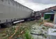 Accident în judeţul Mehedinţi. Un TIR a intrat într-o casă