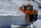 Șoferii nu pot tranzita curând Transalpina. Zăpada în cantități mari a necesitat dublarea utilajelor
