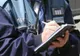 Un bărbat a devenit agresiv și a lovit un polițist, în timpul audierilor 