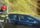 Un copac a căzut pe un autoturism parcat din cauza vântului