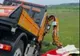 Un utilaj al Companiei Drumuri Naționale a fost lovit de un camion