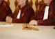 Reforma pensiilor speciale ajunge la CCR. Bolojan își pune mandatul pe masă dacă proiectul pică