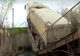 Un camion a rupt în două un pod. Peste 30 de familii au rămas izolate